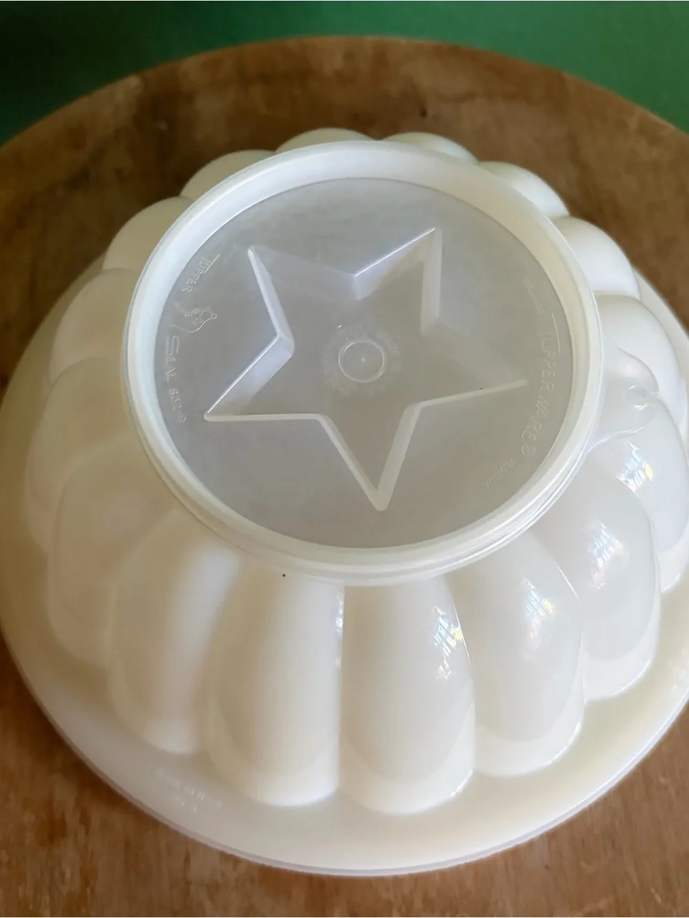 Vintage Tupperware Jel-N-Serve mold with Classic white scalloped design